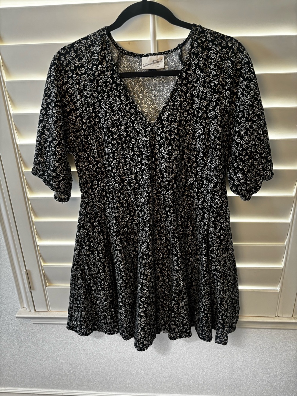 Universal Thread Black and White Floral V-Neck Dress